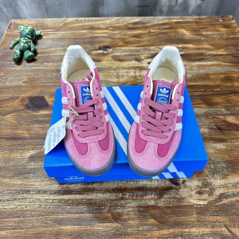 Adidas Sneakers